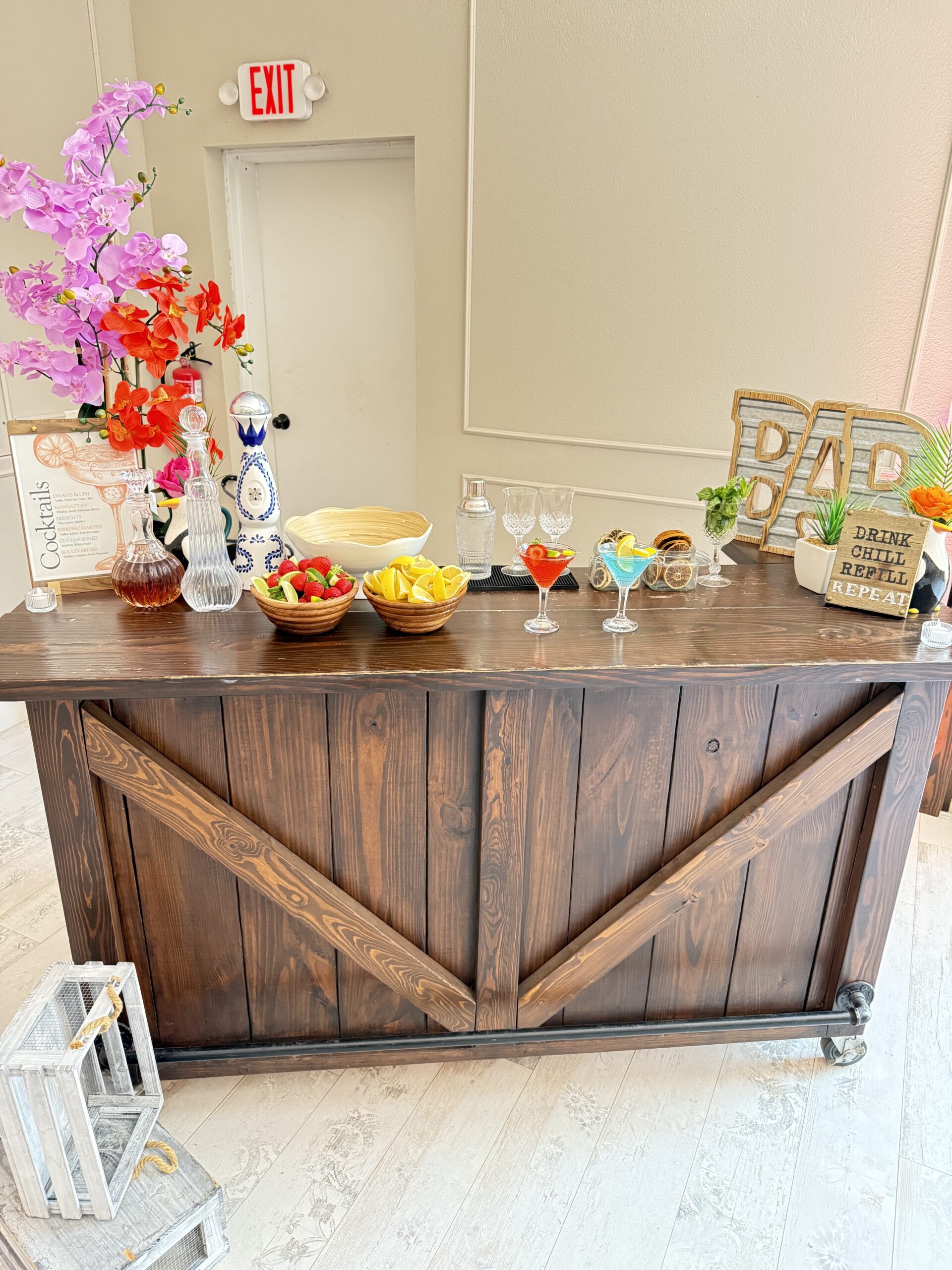 Elegant mobile bar setup for wedding with craft cocktails in Central Florida